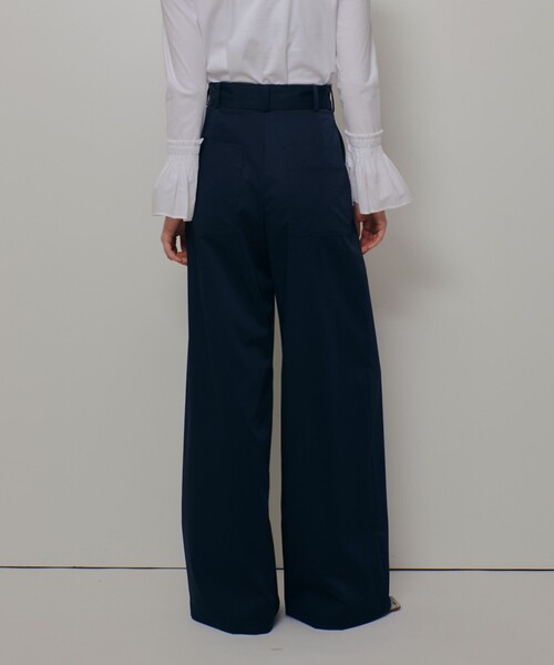 allureville(アルアバイル)の「サテンストレッチベルテッドパンツ(その他パンツ・レディース・ネイビー/ベージュ・2/1)」の20枚目の写真