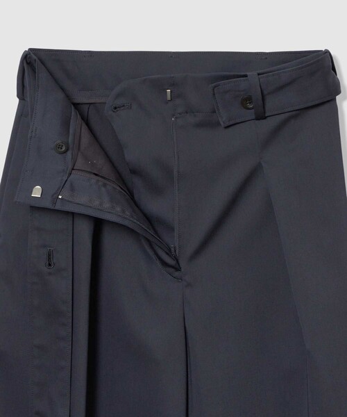 allureville(アルアバイル)の「サテンストレッチベルテッドパンツ(その他パンツ・レディース・ネイビー/ベージュ・2/1)」の3枚目の写真
