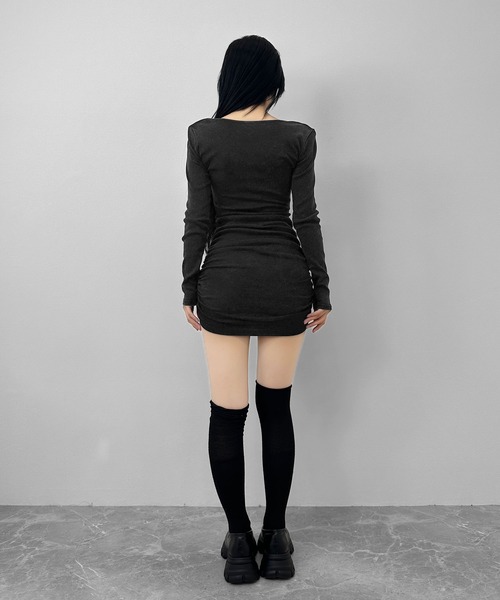FOLLOWIN(フォロウィン)の「ポケットデザイン ヘンリーネックワンピース(ワンピース・レディース・ブラック・FREE)」の3枚目の写真