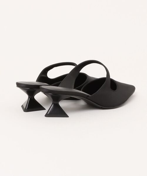 CHARLES & KEITH（チャールズ & キース）の「Vada ワーダ アシメトリック スカルプチュアルヒールパンプス（パンプス・レディース・ホワイト/ブラック/アイボリー・23.5cm/23cm/22.5cm/25cm/24.5cm）」の22枚目の写真