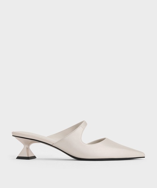 CHARLES & KEITH（チャールズ & キース）の「Vada ワーダ アシメトリック スカルプチュアルヒールパンプス（パンプス・レディース・ホワイト/ブラック/アイボリー・23.5cm/23cm/22.5cm/25cm/24.5cm）」の16枚目の写真
