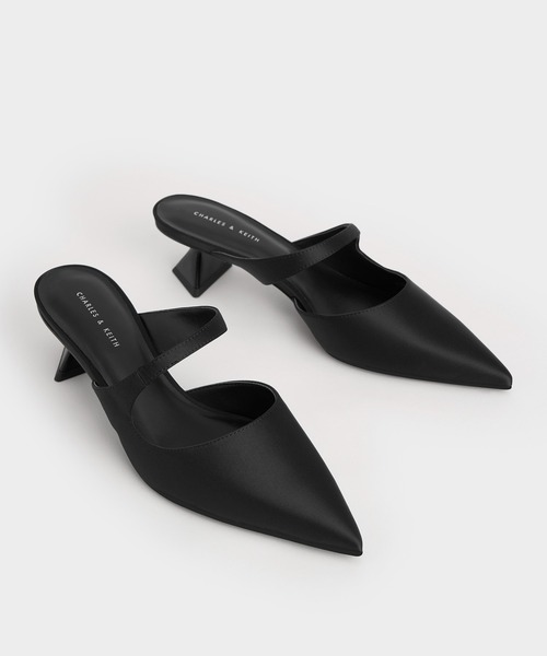 CHARLES & KEITH（チャールズ & キース）の「Vada ワーダ アシメトリック スカルプチュアルヒールパンプス（パンプス・レディース・ホワイト/ブラック/アイボリー・23.5cm/23cm/22.5cm/25cm/24.5cm）」の4枚目の写真