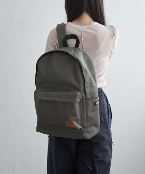 ikka（イッカ）の「Dickies ディッキーズ 撥水バックパック（バックパック/リュック・メンズ・ブラック/チャコール・FREE）」の7枚目の写真