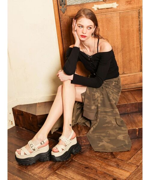 EVRIS(エヴリス)の「厚底スニーカープラットフォームサンダル(サンダル・レディース・ホワイト/ブラック・LARGE/MEDIUM/SMALL)」の8枚目の写真