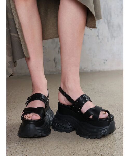 EVRIS(エヴリス)の「厚底スニーカープラットフォームサンダル(サンダル・レディース・ホワイト/ブラック・LARGE/MEDIUM/SMALL)」の6枚目の写真