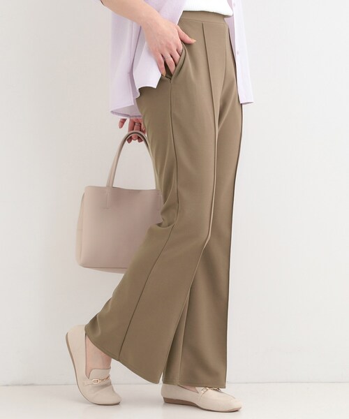 SHOO・LA・RUE(シューラルー)の「【洗濯機可】美脚見えが叶う のびのびストレッチフレアパンツ(その他パンツ・レディース・ブラウン系/ブラック・03/02)」の2枚目の写真