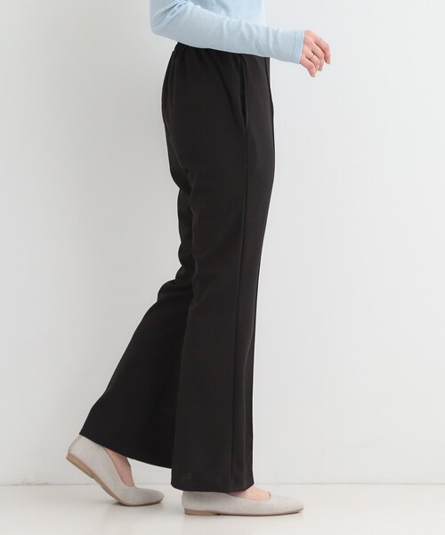 SHOO・LA・RUE(シューラルー)の「【洗濯機可】美脚見えが叶う のびのびストレッチフレアパンツ(その他パンツ・レディース・ブラウン系/ブラック・03/02)」の4枚目の写真