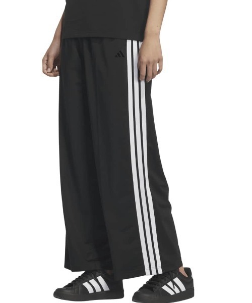 adidas（アディダス）の「アディダス adidas トリコット ルーズフィット ストレートレッグ オープンヘムパンツ（その他パンツ・レディース・ブラック/ベージュ/ネイビー・S/M/L/XL）」の2枚目の写真