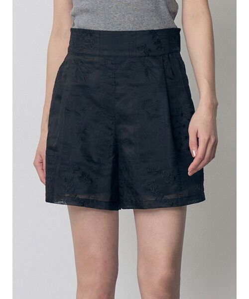 MURUA（ムルーア）の「【セットアップ対応】タックレースショートパンツ（その他パンツ・レディース・ブラック/アイボリー・FREE）」の2枚目の写真