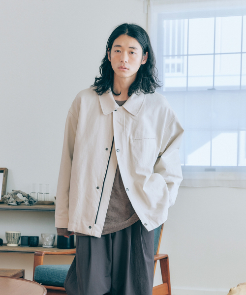 MALEN(マレン)の「ユニセックスオックスフォード春用ボンバージャケットクリーム(ナイロンジャケット・メンズ・クリーム・MEDIUM/LARGE/SMALL)」の1枚目の写真