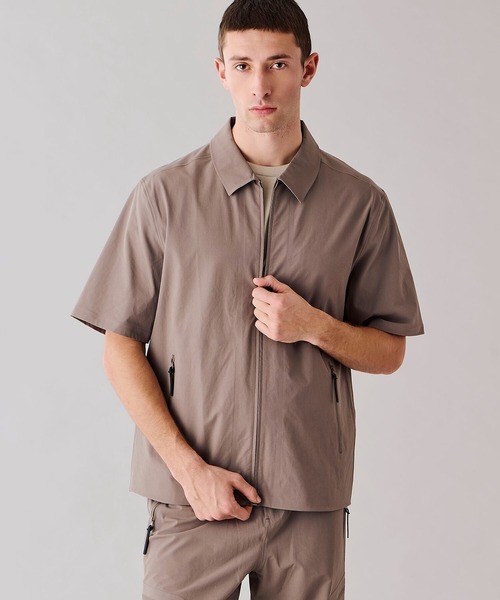 Bshop(ビショップ)の「HIKING PATROL | EDGE LT SOFTSHELL TECHNICAL SS SHIRT MEN(シャツ/ブラウス・メンズ・グリーン系その他/モカ・M/L)」の1枚目の写真