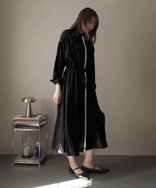 LAFFMO(ラフモ)の「ピンストライプロングシャツワンピース(ワンピース・レディース・ブラック/グレー・F)」の5枚目の写真