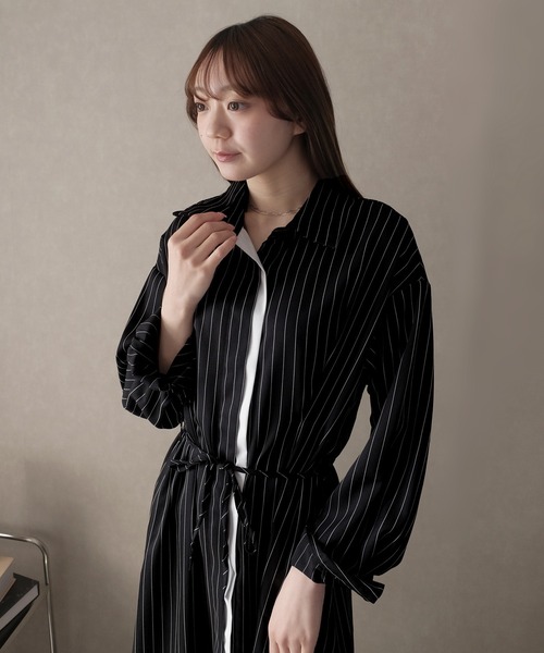 LAFFMO(ラフモ)の「ピンストライプロングシャツワンピース(ワンピース・レディース・ブラック/グレー・F)」の3枚目の写真