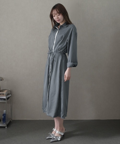 LAFFMO(ラフモ)の「ピンストライプロングシャツワンピース(ワンピース・レディース・ブラック/グレー・F)」の15枚目の写真