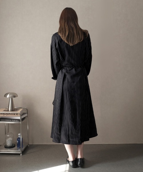 LAFFMO(ラフモ)の「ピンストライプロングシャツワンピース(ワンピース・レディース・ブラック/グレー・F)」の11枚目の写真