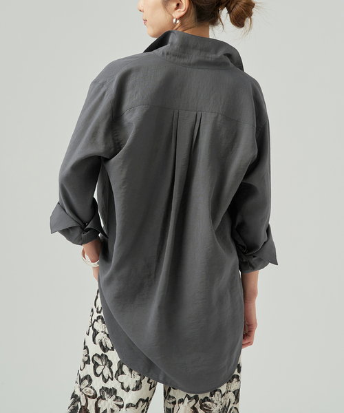 VERMEIL par iena（ヴェルメイユパーイエナ）の「Airy Over シャツ（シャツ/ブラウス・レディース・ホワイト/チャコールグレー・FREE）」の6枚目の写真