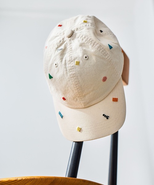 studio CLIP（スタディオクリップ）の「【抗菌防臭】総刺繍キャップ（キャップ・レディース・ブラウン/アイボリー・FREE）」の3枚目の写真