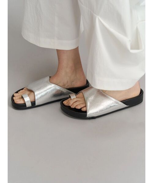 UN3D.（アンスリード）の「ASYMMETRY WAVE SANDAL / アシンメトリーウェーブサンダル（サンダル・レディース・シルバー/ブラック・36/38/37）」の13枚目の写真