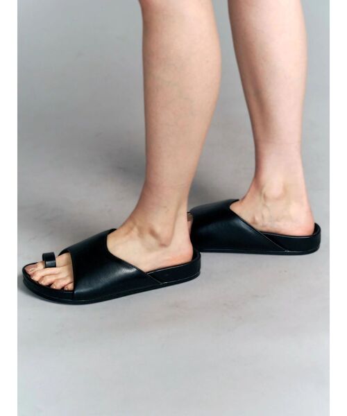 UN3D.（アンスリード）の「ASYMMETRY WAVE SANDAL / アシンメトリーウェーブサンダル（サンダル・レディース・シルバー/ブラック・36/38/37）」の18枚目の写真