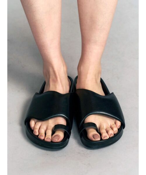UN3D.（アンスリード）の「ASYMMETRY WAVE SANDAL / アシンメトリーウェーブサンダル（サンダル・レディース・シルバー/ブラック・36/38/37）」の19枚目の写真