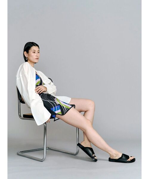 UN3D.（アンスリード）の「ASYMMETRY WAVE SANDAL / アシンメトリーウェーブサンダル（サンダル・レディース・シルバー/ブラック・36/38/37）」の21枚目の写真