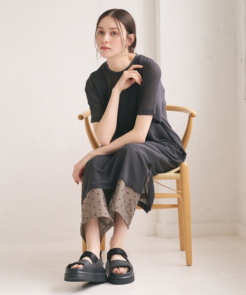 UGG(アグ)の「<UGG>ゴールデングロウ サンダル(サンダル・レディース・ナチュラル/ブラック・5/7/6/8)」の10枚目の写真