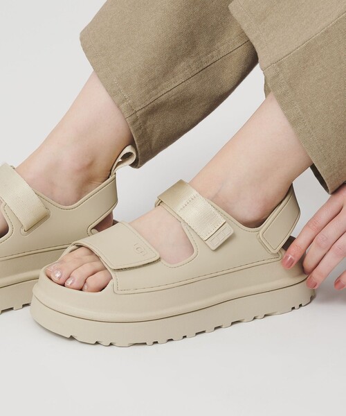 UGG(アグ)の「<UGG>ゴールデングロウ サンダル(サンダル・レディース・ナチュラル/ブラック・5/7/6/8)」の9枚目の写真