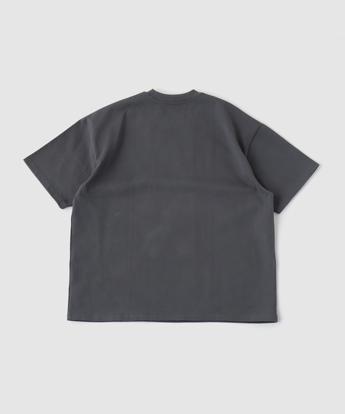 WISM(ウィズム)の「Metalwood Studio / メタルウッド スタジオ HEAVYWEIGHT MINI METAL LOGO T(Tシャツ/カットソー・メンズ・チャコールグレー/ホワイト・MEDIUM/LARGE)」の5枚目の写真