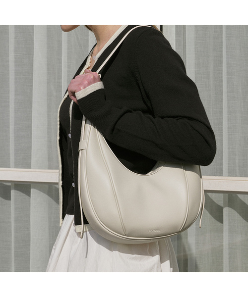 FOLNUA（フォルニュア）の「OVAL BAG - PLAIN [2COLOR]（ショルダーバッグ・レディース・ブラック/ライトグレー・FREE）」の2枚目の写真