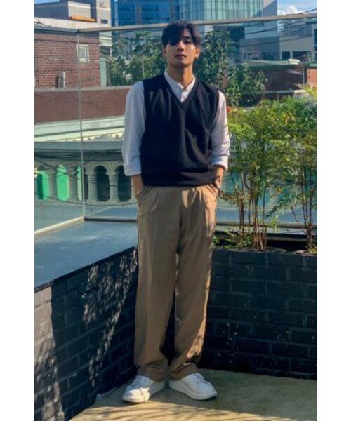 LETTERCOMO(レテルコモ)の「ミニマルVネックニットベストブラック(ベスト・レディース・その他・MEDIUM/LARGE)」の17枚目の写真