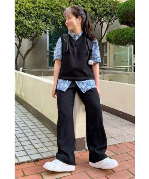 LETTERCOMO(レテルコモ)の「ミニマルVネックニットベストブラック(ベスト・レディース・その他・MEDIUM/LARGE)」の4枚目の写真