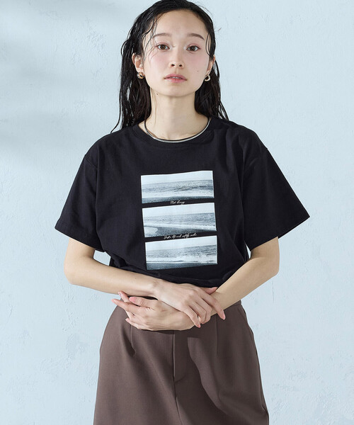 COMME CA ISM（コムサイズム）の「フォトプリント Tシャツ（Tシャツ/カットソー・レディース・アイボリー/ブラック/杢グレー/ネイビー・SMALL/MEDIUM/LARGE）」の3枚目の写真