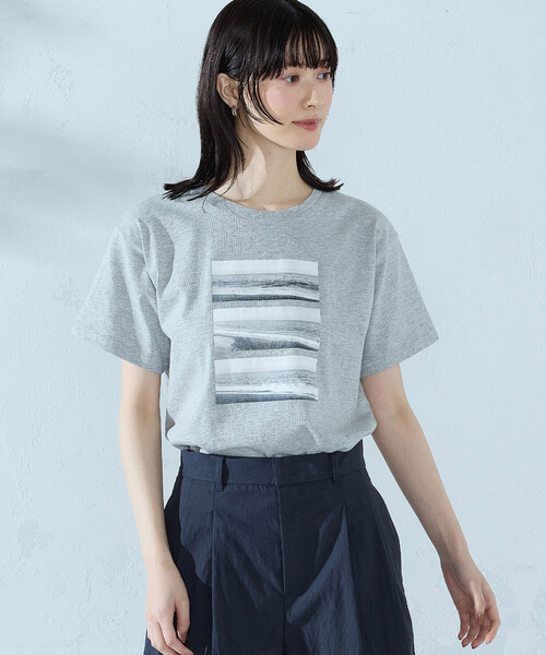 COMME CA ISM（コムサイズム）の「フォトプリント Tシャツ（Tシャツ/カットソー・レディース・アイボリー/ブラック/杢グレー/ネイビー・SMALL/MEDIUM/LARGE）」の19枚目の写真