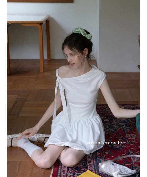 Ritzy(リッツィー)の「リボン付きワンショルダーワンピース(ワンピース・レディース・ホワイト/ブラック・M/S)」の7枚目の写真