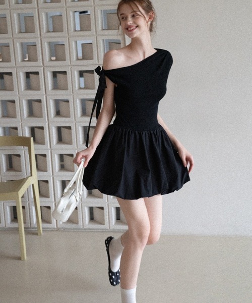 Ritzy(リッツィー)の「リボン付きワンショルダーワンピース(ワンピース・レディース・ホワイト/ブラック・M/S)」の15枚目の写真