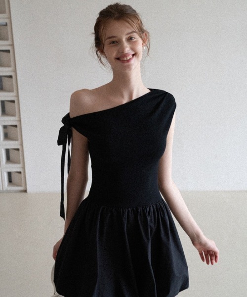 Ritzy(リッツィー)の「リボン付きワンショルダーワンピース(ワンピース・レディース・ホワイト/ブラック・M/S)」の14枚目の写真