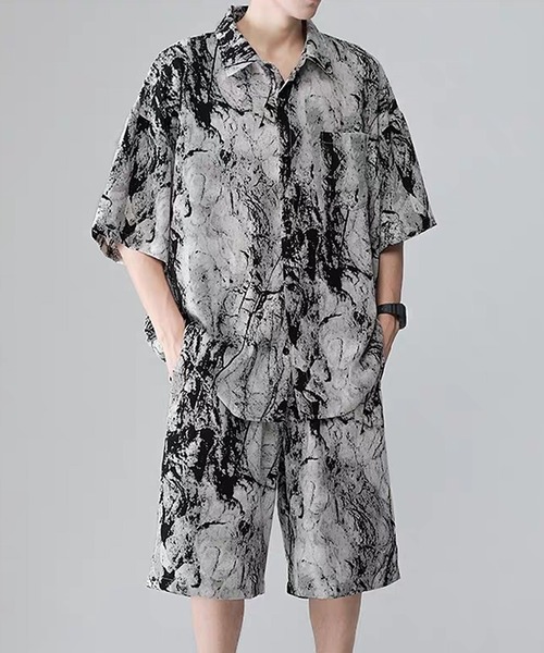 TOBEE(トゥビー)の「【TOBEE】ビッグシルエット半袖シャツ+ショートパンツ 総柄 アロハシャツ セットアップ(シャツ/ブラウス・メンズ・ホワイト/ブラック系その他/ブラック系その他2/グリーン/ブラック/ブルー・MEDIUM/LARGE/X-LARGE)」の4枚目の写真
