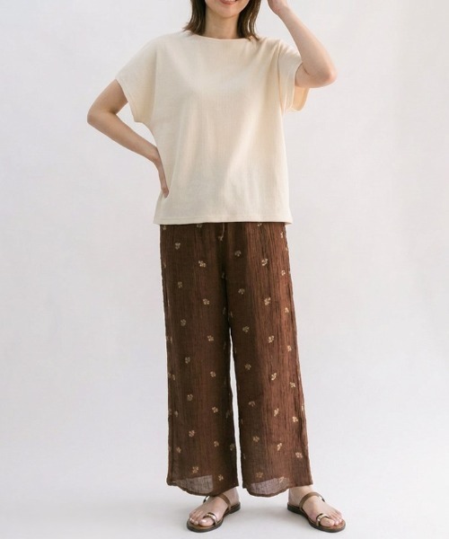 aquagarage(アクアガレージ)の「【新柄新色追加】フラワー刺繍ワイドパンツ(その他パンツ・レディース・ブラック/ブラウン系その他/ブラウン/ホワイト系その他/ブラック系その他・M)」の1枚目の写真