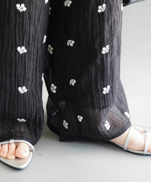 aquagarage(アクアガレージ)の「【新柄新色追加】フラワー刺繍ワイドパンツ(その他パンツ・レディース・ブラック/ブラウン系その他/ブラウン/ホワイト系その他/ブラック系その他・M)」の20枚目の写真