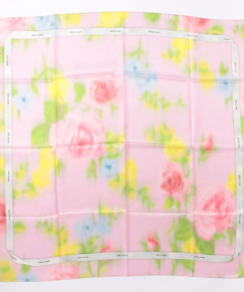 MARC JACOBS(マークジェイコブス)の「【NEW】BLURRED FLORAL SILK SCARF/ブラード フローラル シルク スカーフ(バンダナ/スカーフ・レディース・ピンク系その他・ONE SIZE)」の6枚目の写真