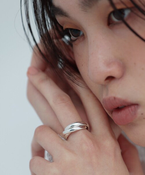 COCOSHNIK ONKITSCH(ココシュニックオンキッチュ)の「シルバー ドームトリプルリング(リング・レディース・クリア・10/12/14)」の2枚目の写真