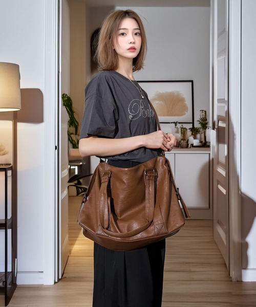 Candlestick(キャンドルスティック)の「上品 高見え PUレザー 2WAY ショルダーバッグ 斜めがけ スクエア トートバッグ 通勤 通学 デート 韓国 ファッション(ショルダーバッグ・レディース・アイボリー/ブラウン/ブラック・ONESIZE)」の8枚目の写真