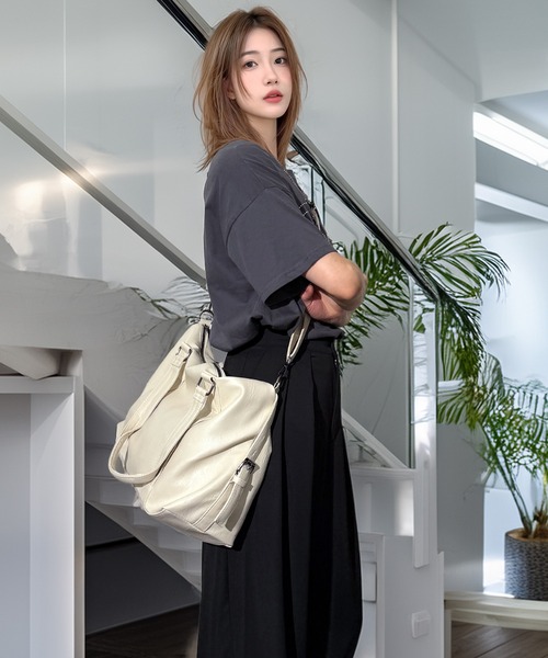 Candlestick(キャンドルスティック)の「上品 高見え PUレザー 2WAY ショルダーバッグ 斜めがけ スクエア トートバッグ 通勤 通学 デート 韓国 ファッション(ショルダーバッグ・レディース・アイボリー/ブラウン/ブラック・ONESIZE)」の14枚目の写真