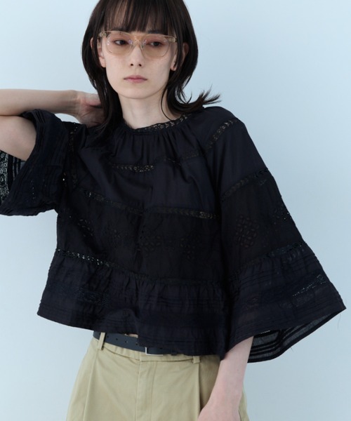 flaeu(フラユ)の「Cut Lace Bell Sleeve Blouse(シャツ/ブラウス・レディース・ホワイト/ブラック・FREE)」の1枚目の写真