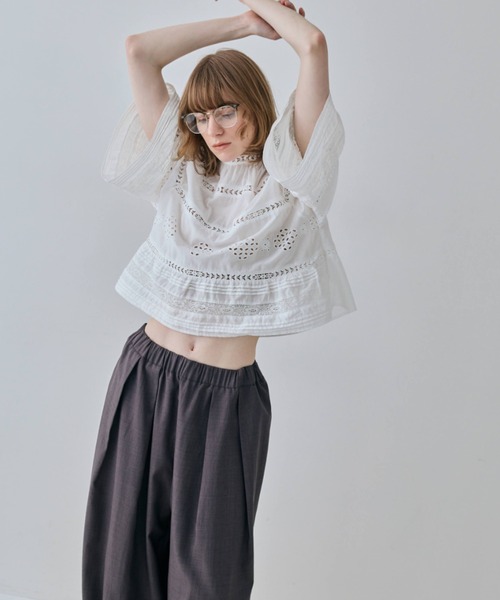 flaeu(フラユ)の「Cut Lace Bell Sleeve Blouse(シャツ/ブラウス・レディース・ホワイト/ブラック・FREE)」の3枚目の写真