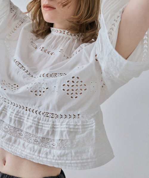 flaeu(フラユ)の「Cut Lace Bell Sleeve Blouse(シャツ/ブラウス・レディース・ホワイト/ブラック・FREE)」の6枚目の写真