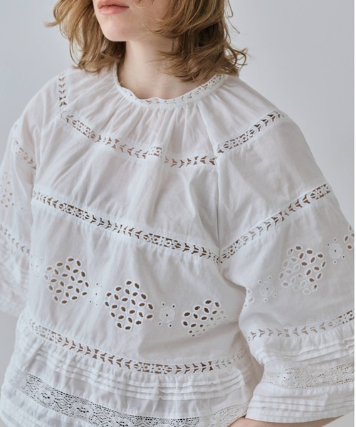 flaeu(フラユ)の「Cut Lace Bell Sleeve Blouse(シャツ/ブラウス・レディース・ホワイト/ブラック・FREE)」の7枚目の写真