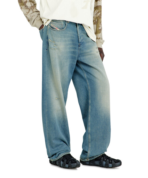 DIESEL（ディーゼル）の「メンズ デニムパンツ 2001 D-MACRO（デニムパンツ・メンズ・ライトブルー・26inch/34inch/36inch/32inch/30inch/28inch）」の2枚目の写真