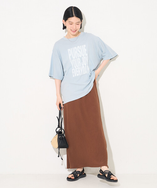 FREAK'S STORE（フリークスストア）の「ピグメント ロゴTシャツ/オーバーサイズTシャツ（Tシャツ/カットソー・レディース・チャコール/ベージュ/サックスブルー・ﾌﾘ-）」の4枚目の写真