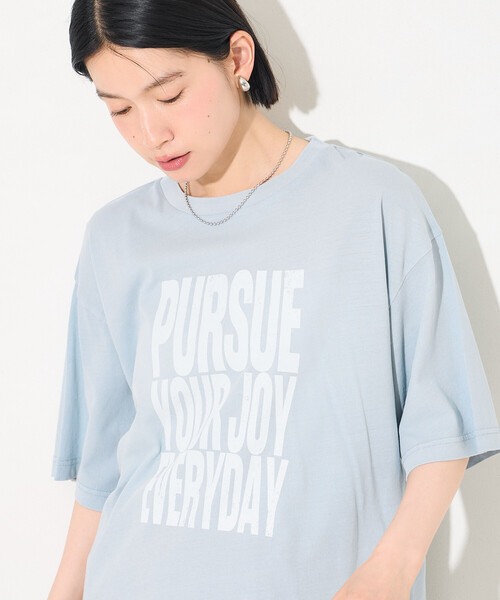 FREAK'S STORE（フリークスストア）の「ピグメント ロゴTシャツ/オーバーサイズTシャツ（Tシャツ/カットソー・レディース・チャコール/ベージュ/サックスブルー・ﾌﾘ-）」の13枚目の写真
